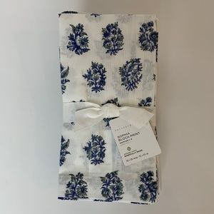 Pottery Barn Napkins (Set of 4)
